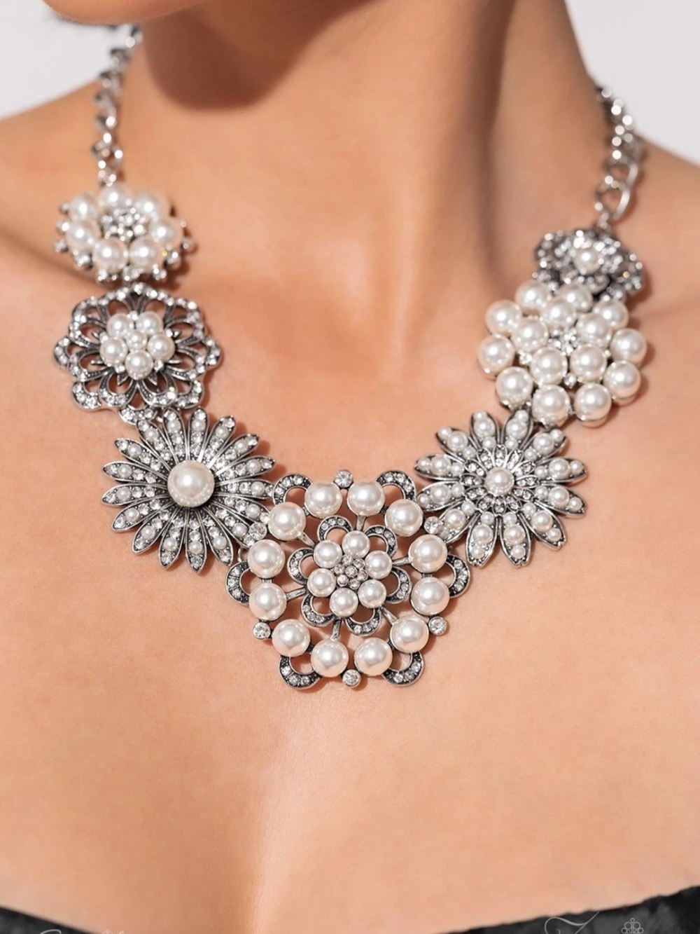 RAVEN Paparazzi Zi Silver Tone Pearl & Crystal Floral Statement Necklace